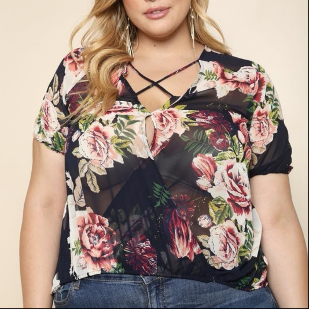🎉HP🎉🆕🌸 Sheer Floral Cross Front Top - Picture 2 of 6